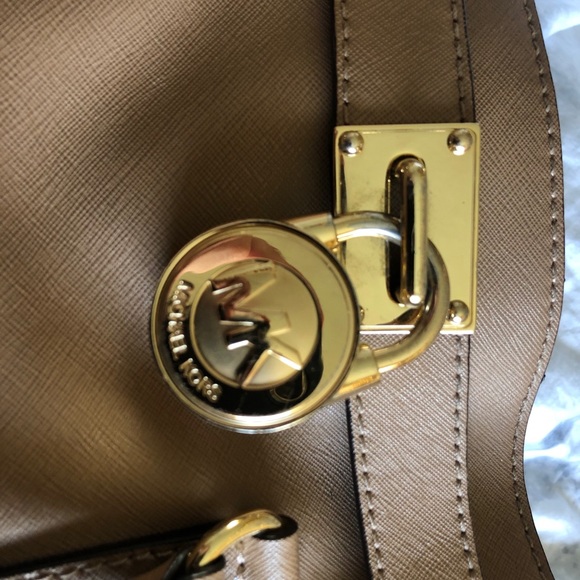 Michal Kors Purse - Picture 2 of 4